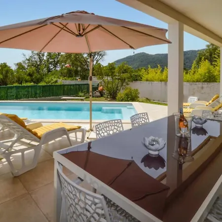 Piscine 7 Min Vue Montagne Clim *