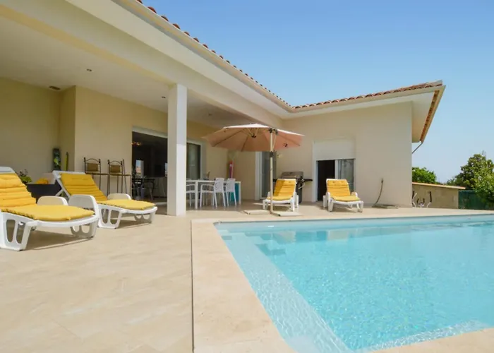 Holiday home Piscine 7 Min Vue Montagne Clim