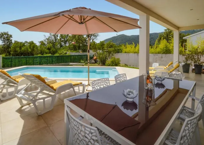 Piscine 7 Min Vue Montagne Clim *